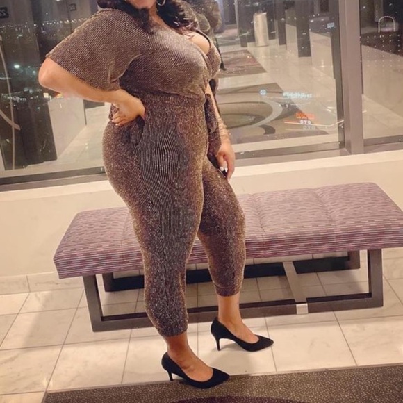 Torrid plus 4 SURPLICE JUMPSUIT - GLITTER GOLD - Picture 10 of 10